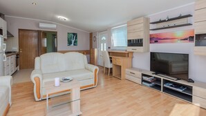 Family Apartment (A3) | Living area | 100-cm flat-screen TV with satellite channels, TV - Apartments Jozef (Vir)
