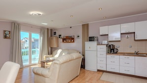 Family Apartment (A3) | Living area | 100-cm flat-screen TV with satellite channels, TV - Apartments Jozef (Vir)