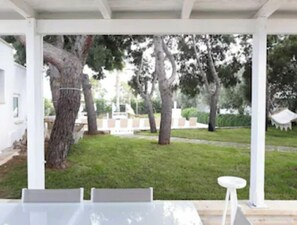 Outdoor dining - TERRANOSTRA GARDEN: WITH PRIVATE POOL IN SALENTO (Torre San Giovanni)