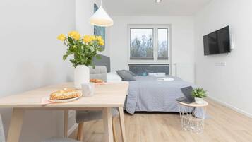 Iron/ironing board, WiFi, bed sheets