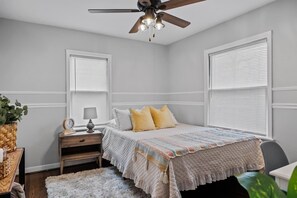 3 bedrooms, desk, iron/ironing board, free WiFi