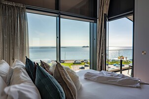 Luxury Apartment, 3 Bedrooms, Sea View | Premium bedding, pillowtop beds, iron/ironing board, free WiFi