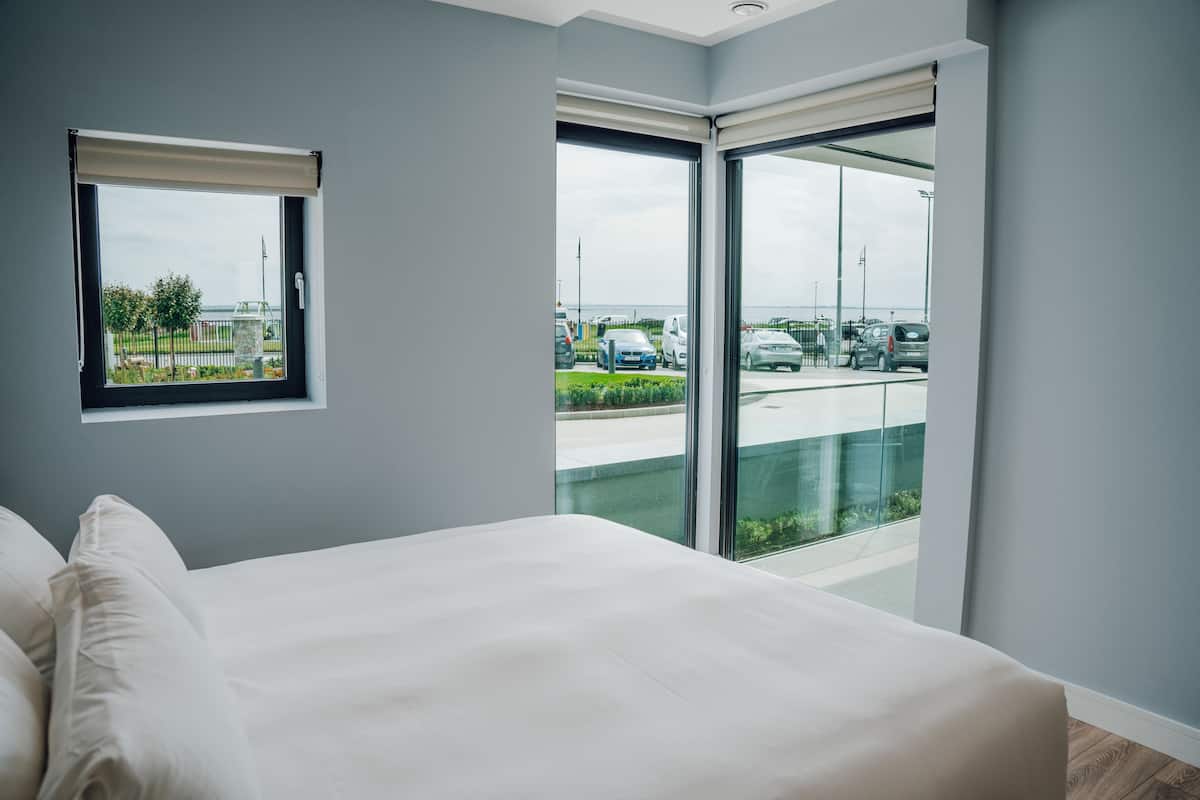 2 bedrooms, premium bedding, pillowtop beds, iron/ironing board