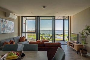 52-inch Smart TV with satellite channels, TV