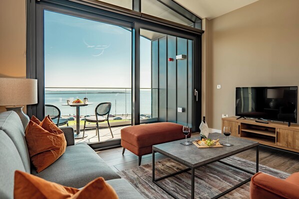 Luxury Apartment, 3 Bedrooms, Sea View | Living area