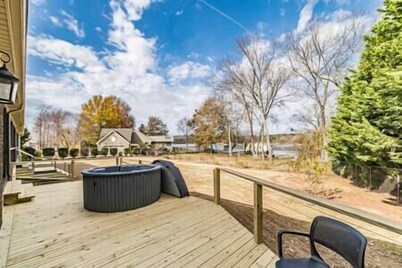 Luxury Home on Lake Guntersville