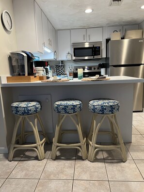 Fridge, microwave, oven, stovetop - Walk to the new Tootsies Orchid Lounge. C16 Uniquely different in the best way (Panama City)