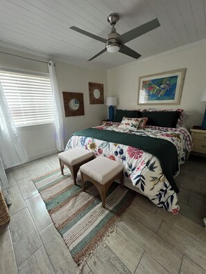 3 bedrooms, desk, iron/ironing board, WiFi - Walk to the new Tootsies Orchid Lounge. C16 Uniquely different in the best way (Panama City)