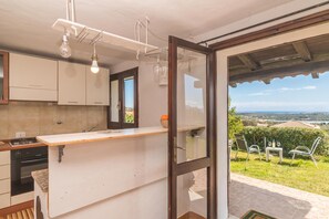 Casa standard, vários quartos (La Casa Di Farina 2 With Pool) | Cozinha privada | Geladeira, fogão, cooktop, cafeteira/chaleira