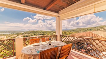 Rumah Standar, beberapa kamar, 2 kamar mandi (La Casa Di Farina With Pool) | Teras/patio