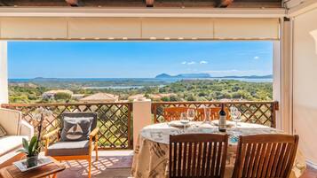 Casa estándar, varias habitaciones, 2 baños (La Casa Di Farina With Pool) | Restaurante al aire libre