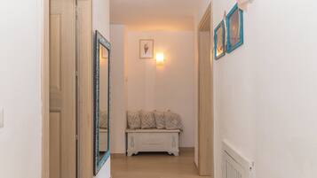 Standard House, Multiple Bedrooms, 2 Bathrooms (La Casa Di Farina With Pool) | Interior