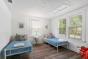 3 chambres, fer et planche à repasser, accès au Wi-Fi (inclus)