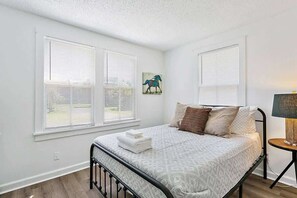 3 bedrooms, iron/ironing board, free WiFi, bed sheets