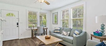 *Orange Door Bungalow*- Central, Cozy, 3BR