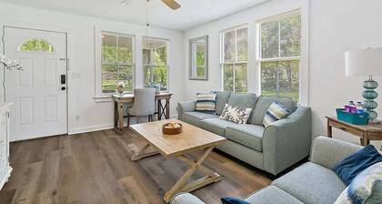 *Orange Door Bungalow*- Central, Cozy, 3BR