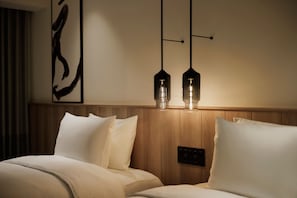 Quarto standard, 2 camas de solteiro | Edredons de pluma, cofres nos quartos, cortinas blackout