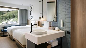 Down duvets, in-room safe, blackout curtains, free WiFi