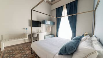 Habitación doble superior | Minibar, caja de seguridad en la habitación y decoración personalizada