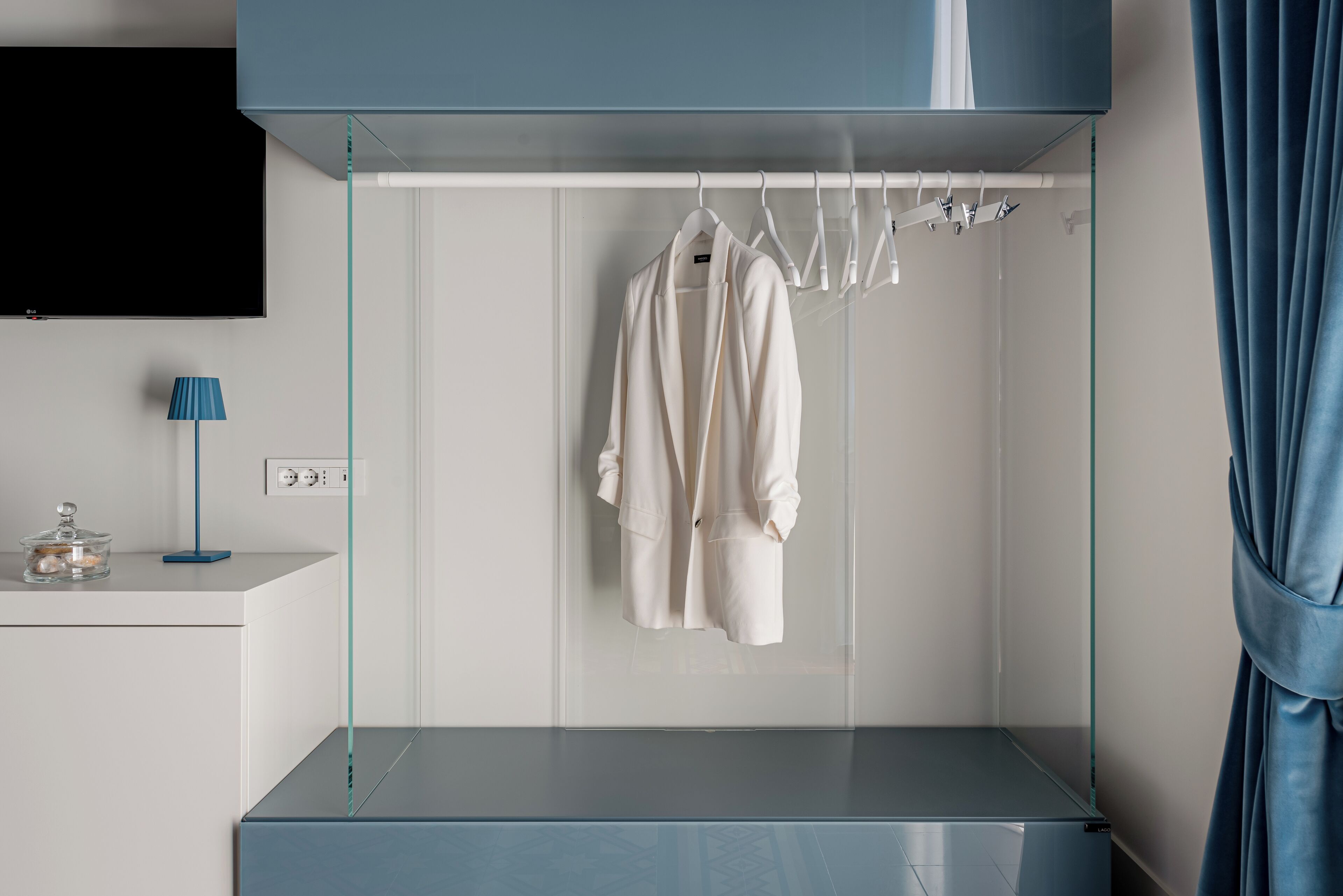 Superior Double Room | Minibar, in-room safe, individually decorated, individually furnished