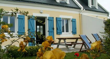 Walking distance to the beach, with a nice wiev on the see and the country.