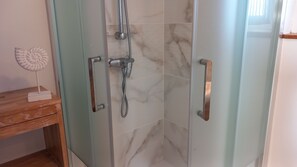 Douche, séchoir à cheveux