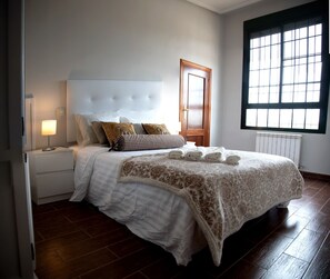 5 Schlafzimmer, Bügeleisen/Bügelbrett, WLAN, Bettwäsche