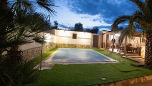 Outdoor pool - Nice townhouse with private pool, BBC and 2.5 km from Puy Du Fou. (Argés)