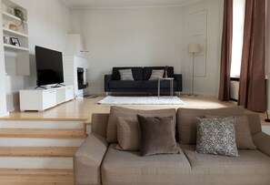 舒適公寓 | 客廳 | 36 吋平面電視連有線電視頻道、電視