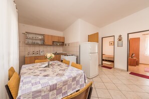Economy Apartment A1 | Dining room - Apartment Steindl (Vir)