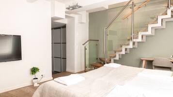 2 habitaciones, escritorio y espacio para trabajar con laptop