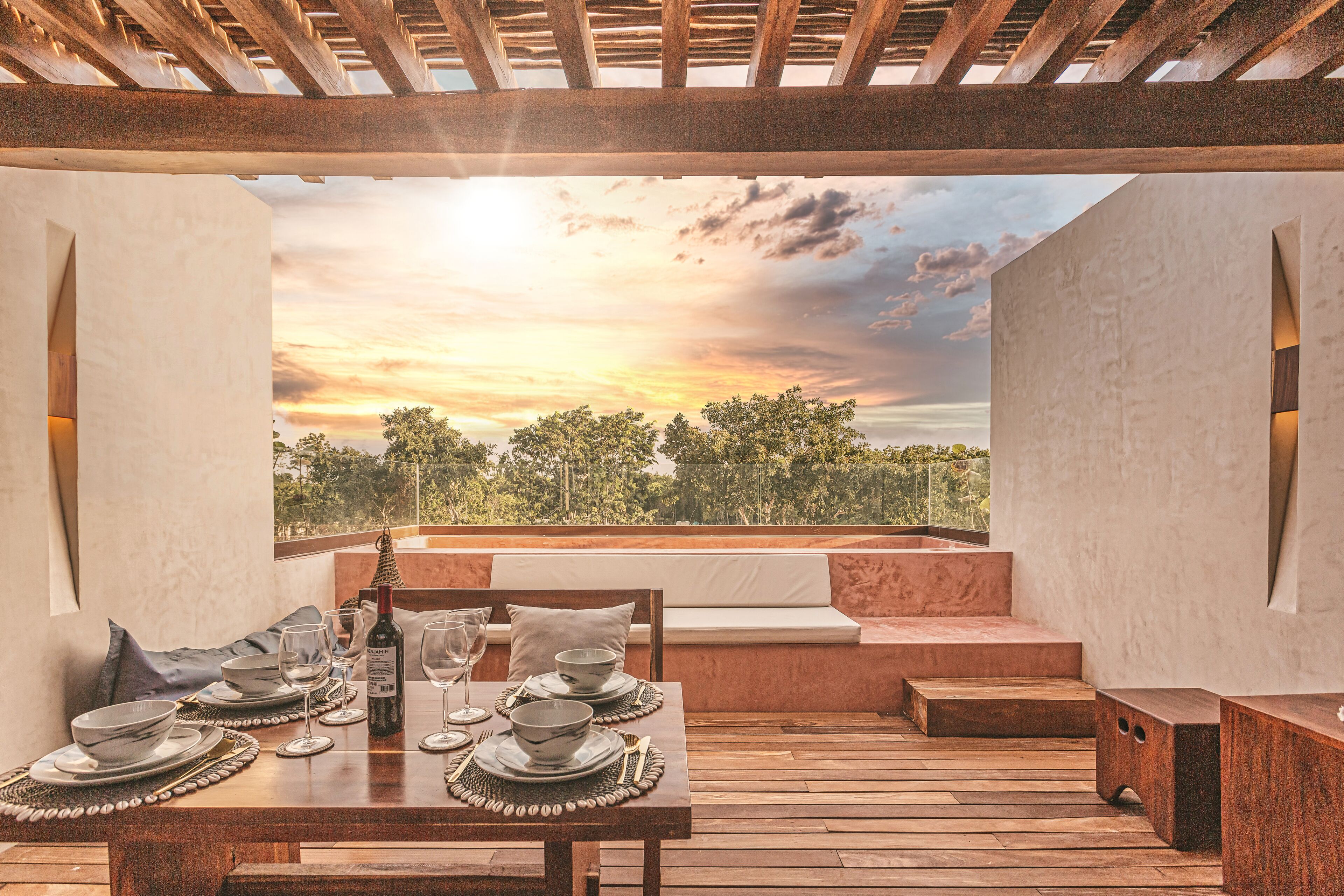 Deluxe Villa | In-room safe, individually decorated, individually furnished, desk