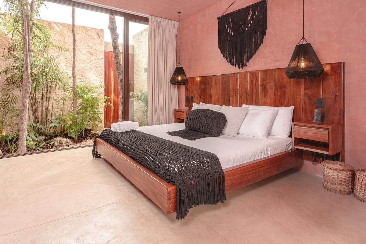 2 bedrooms, in-room safe, individually decorated, individually furnished