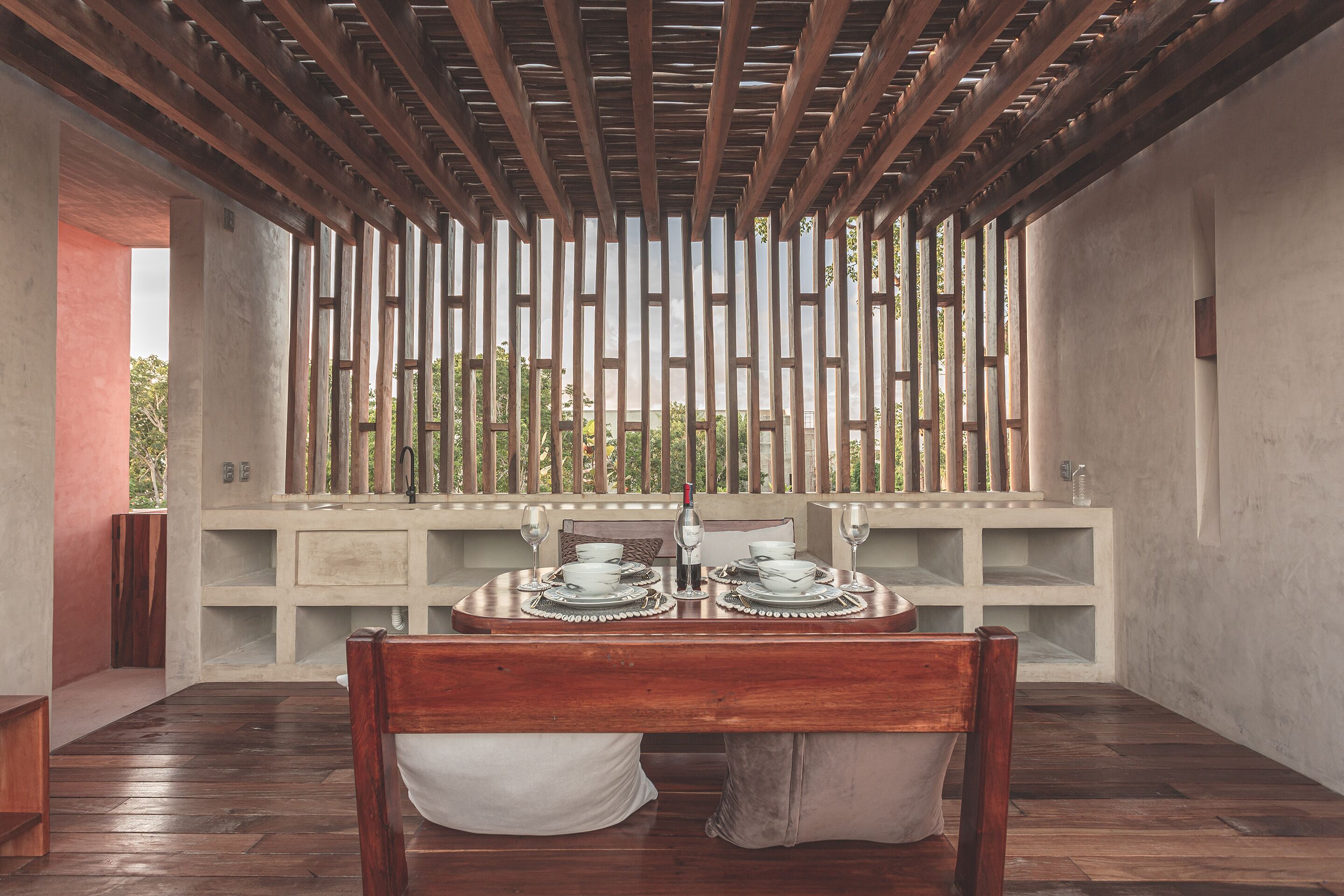 客房內保險箱、獨特裝潢、布置獨特、書桌