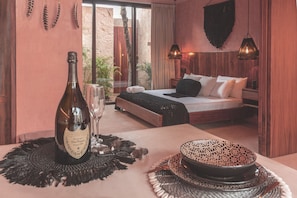 Villa Deluxe | Caja de seguridad en la habitación y decoración personalizada 