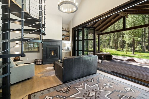 Exclusive Mountain Sanctuary | Hot Tub | 40 Private Acres | Gym