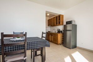 Comfort Apartment (A1) | Private kitchen | Fridge, microwave, stovetop, toaster - Apartments Silverstar (Vir)