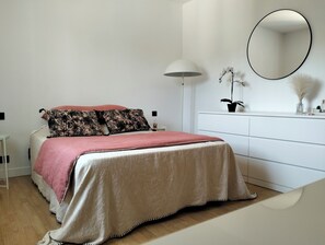 3 habitaciones, escritorio, wifi gratis y ropa de cama