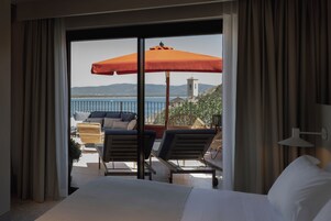 Minibar, una cassaforte in camera, una scrivania, postazione laptop