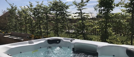 مغطس سبا خارجي