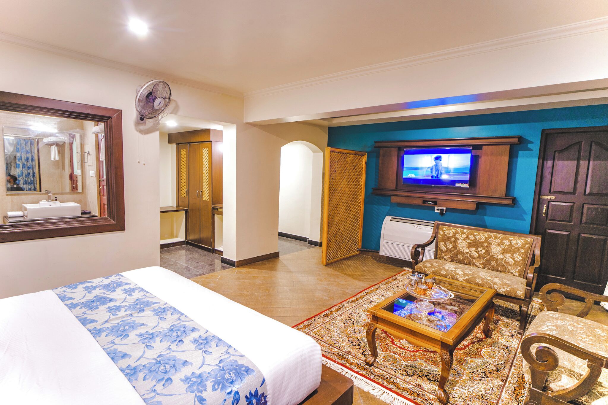 Superior Double Room | Minibar, in-room safe, individually decorated, individually furnished