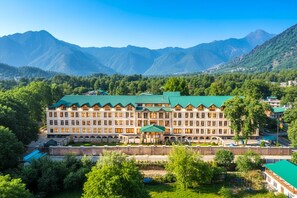 Mặt tiền nơi lưu trú