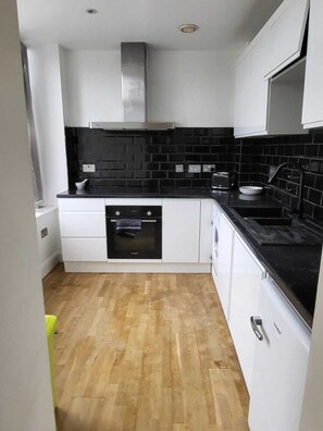 Microondas, horno y lavavajillas 