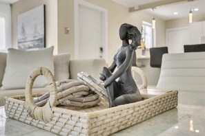 Interior - RiversideStar: Pompano Retreat, close to beach (Pompano Beach)