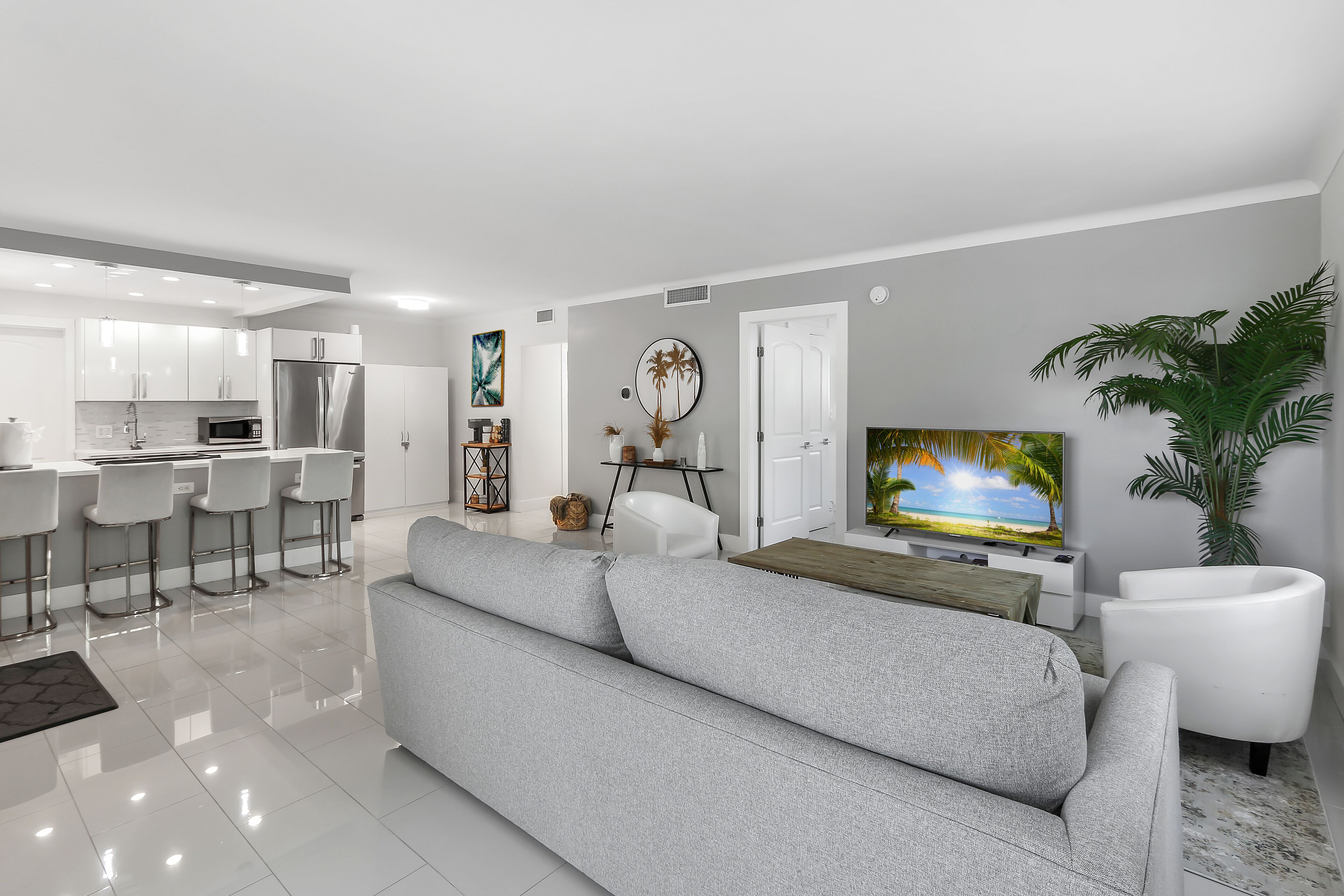 RiversideMoon 2: Pompano Beach with Pool Access