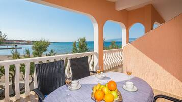 Economy Apartment A4 | Teras/patio