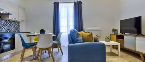 Deluxe Studio | Living area | LCD TV