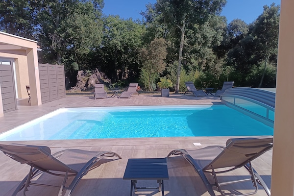 Innendørsbasseng og utendørsbasseng