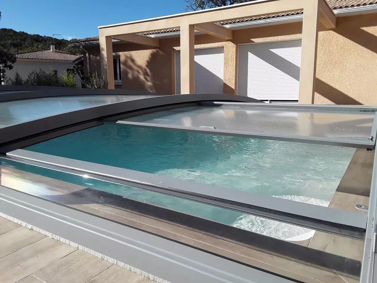 Innendørsbasseng og utendørsbasseng