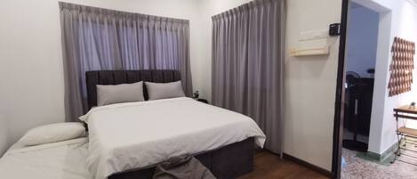 3 makuuhuonetta, silitysrauta/-lauta, ilmainen Wi-Fi, vuodevaatteet